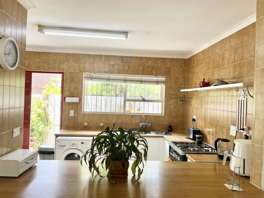 4 Bedroom Property for Sale in Plattekloof Glen Western Cape